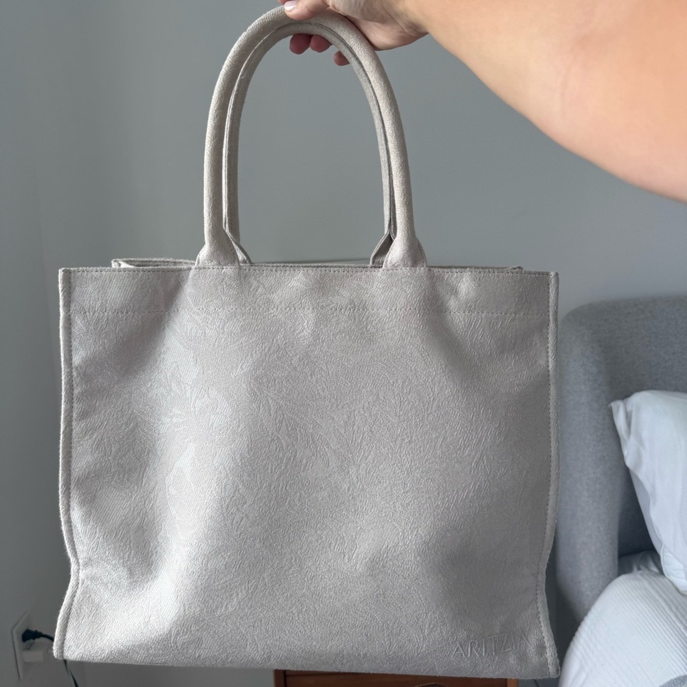 Aritzia Tote